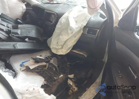 2017 Mitsubishi Outlander Es z USA, uszkodzony, nr VIN JA4AZ2A33HZ038323